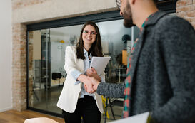 Personalerin bei der Arbeit Personalerin bei der Arbeit