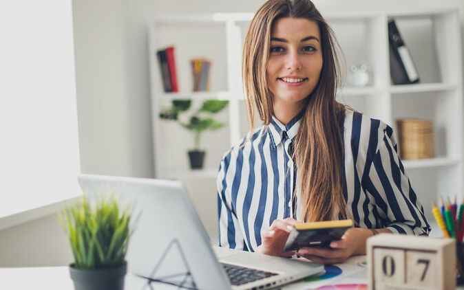 Studentin u¨berlegt sich die Struktur ihrer Bachelorarbeit Studentin u¨berlegt sich die Struktur ihrer Bachelorarbeit