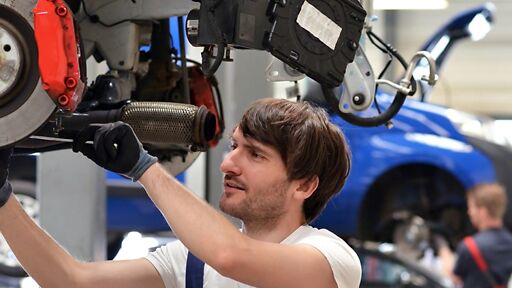 Ausbildung Karosserie- und Fahrzeugbaumechaniker Ausbildung Karosserie- und Fahrzeugbaumechaniker