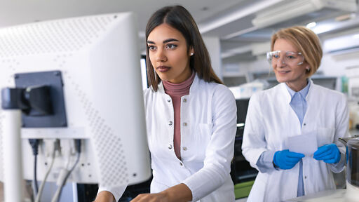 Kriminologinnen bei der Arbeit Kriminologinnen bei der Arbeit