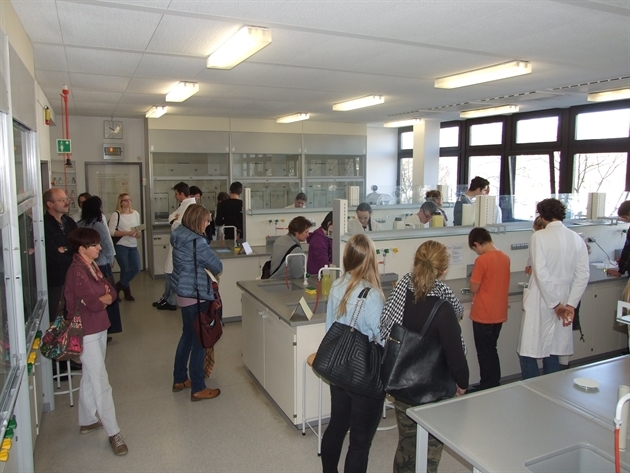 Chemieschule Dr. Erwin Elhardt Bild 11