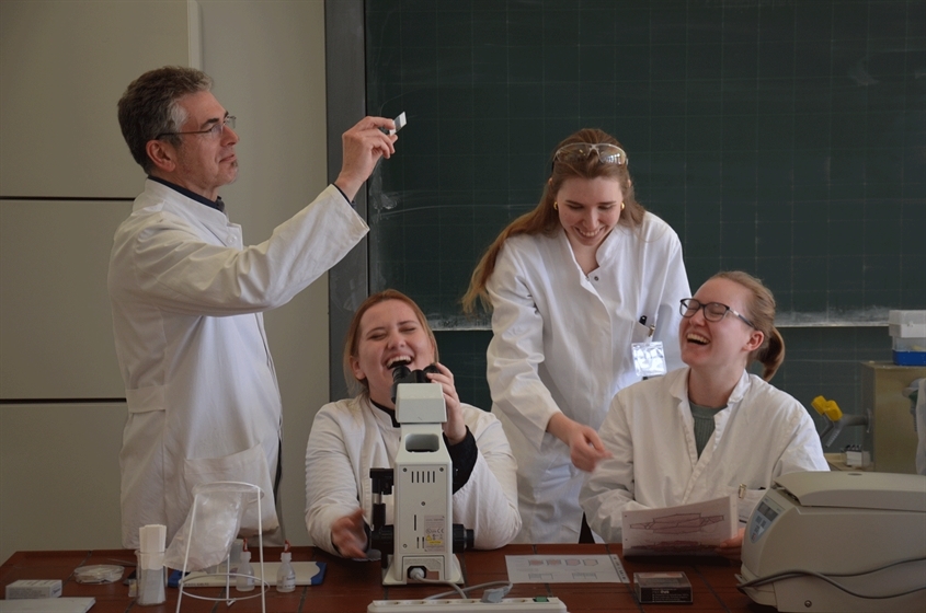 Chemieschule Dr. Erwin Elhardt Bild 5