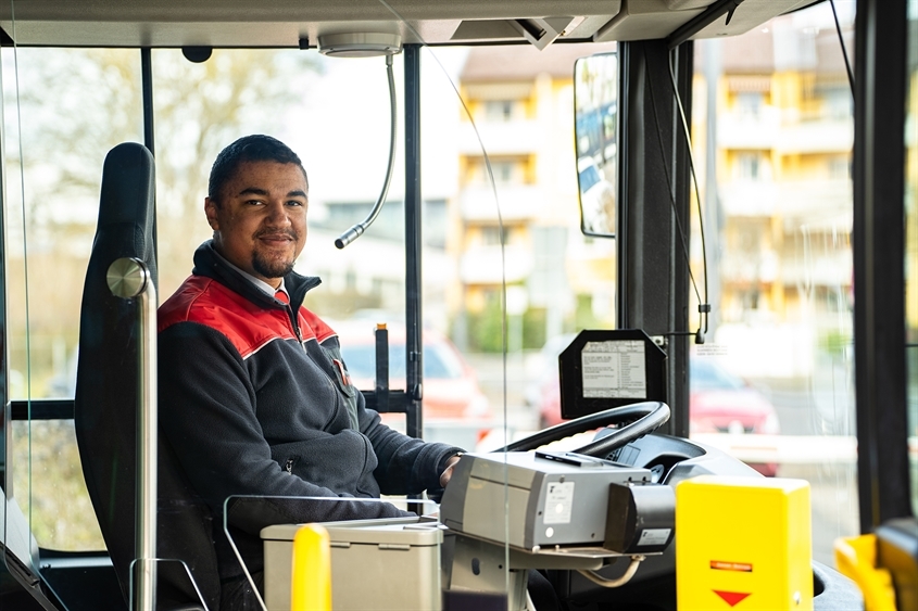 Würzburger Versorgungs- und Verkehrs-GmbH: Azubi Nicolas - Ausbildung zur Fachkraft im Fahrbetrieb 