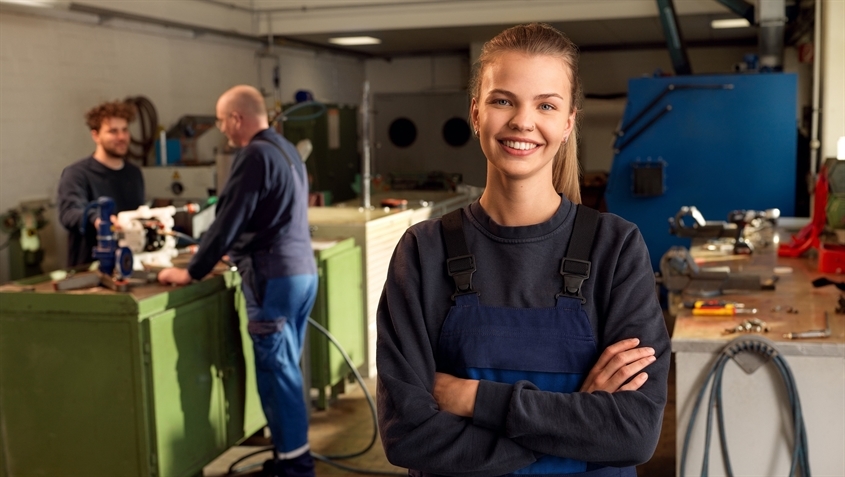 Hamburger Energiewerke GmbH: Auszubildende in der Werkstatt 