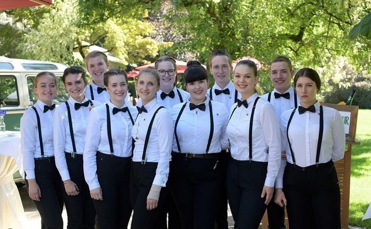 Brenners Park-Hotel & Spa: Service Team bei Azubiverabschiedung