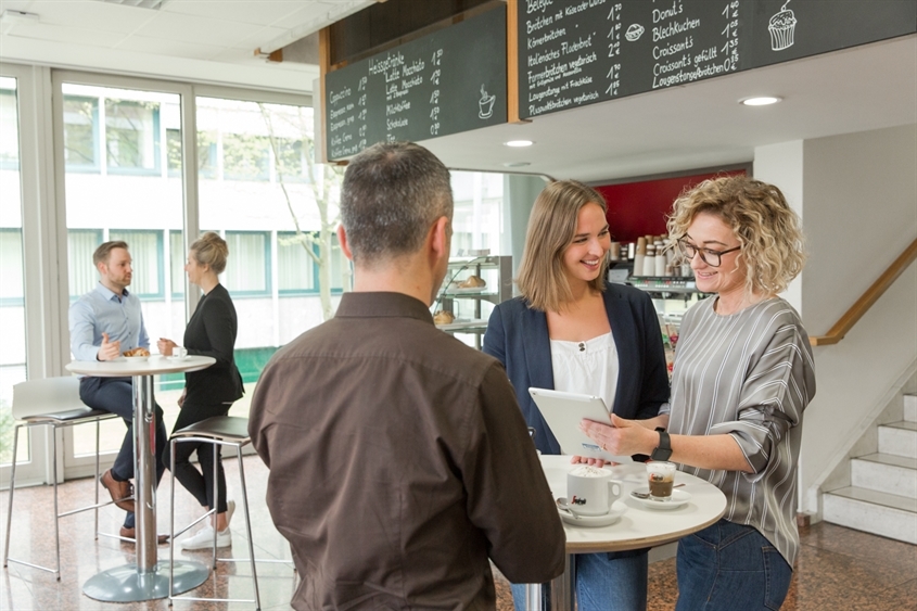 AOK Systems GmbH Ausbildung: Infos & Freie Stellen | Azubiyo