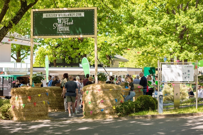 HUF HAUS GmbH & Co. KG: Maimarkt im HUF Dorf