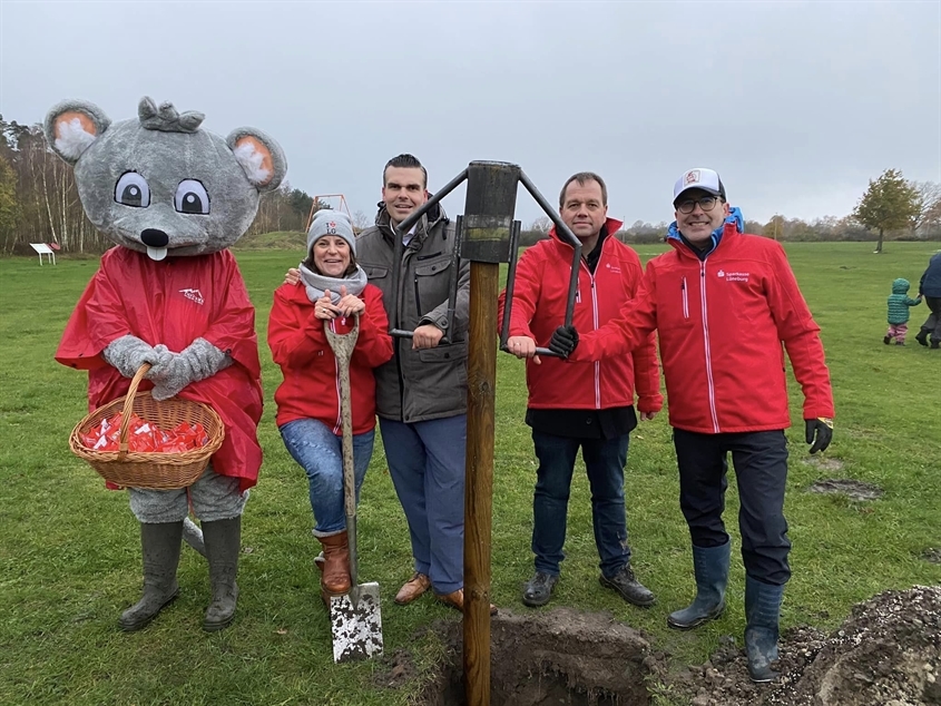 Sparkasse Lüneburg A.d.ö.R.: Teamevent Bäumepflanzen