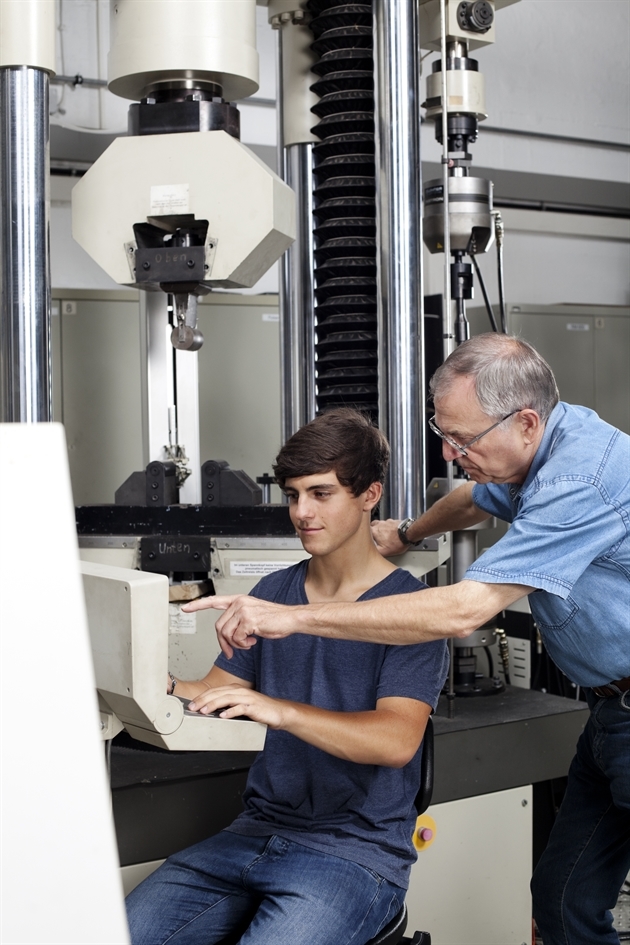 Technische Universität Darmstadt: Werkstoffprüfer:in