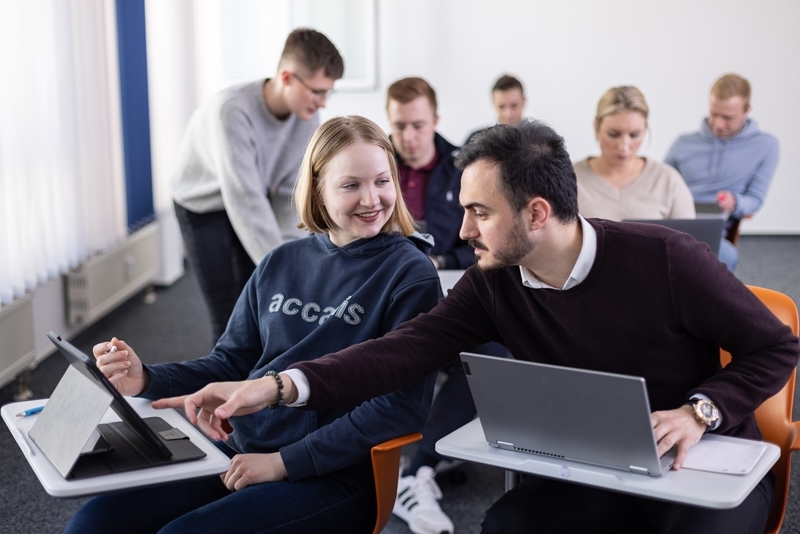 accadis Hochschule: Kleine Vorlesungsgruppen