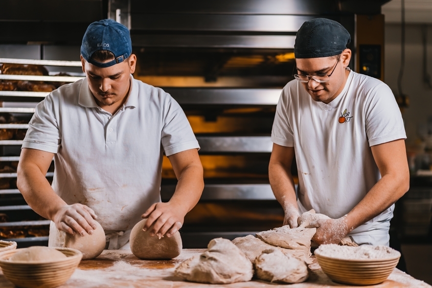 Vor Ort GmbH: Mit beiden Händen im Teig - Das ist echtes Handwerk!