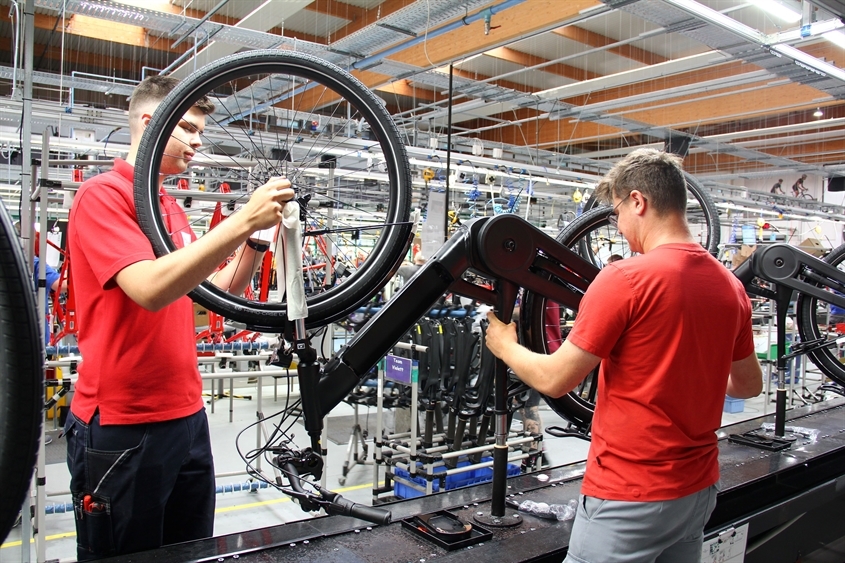 Diamant Fahrradwerke GmbH: Blick in die Montage