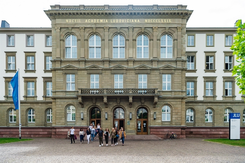 Justus-Liebig-Universität Gießen (JLU): Das Hauptgebäude der Justus-Liebig-Universität (Foto: JLU / Katrina Friese)