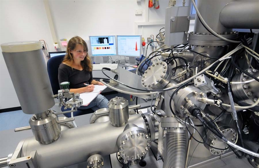 Justus-Liebig-Universität Gießen (JLU): Blick auf Apparaturen in einer unserer Physikalische Werkstätten (Foto: Franz E. Möller)