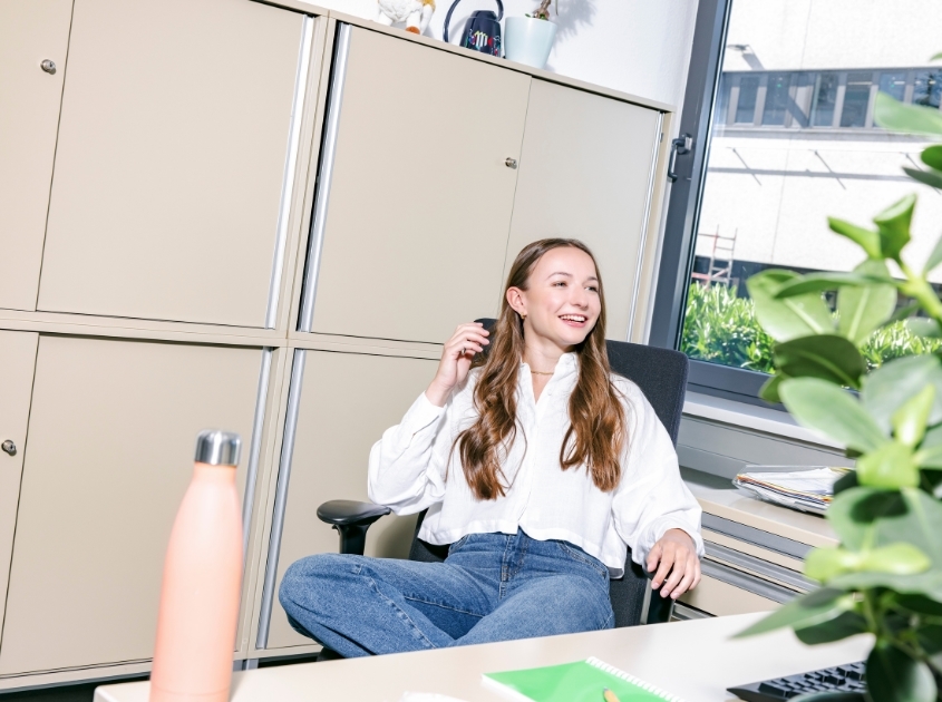 Schneider Electric GmbH: Mach's als Duale:r Student:in. Work GREEN.