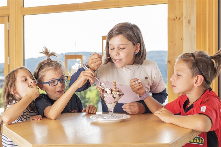 Hotel Vier Jahreszeiten am Schluchsee: Ferien für die ganze Familie! Hier kommt garantiert keine Langeweile auf!